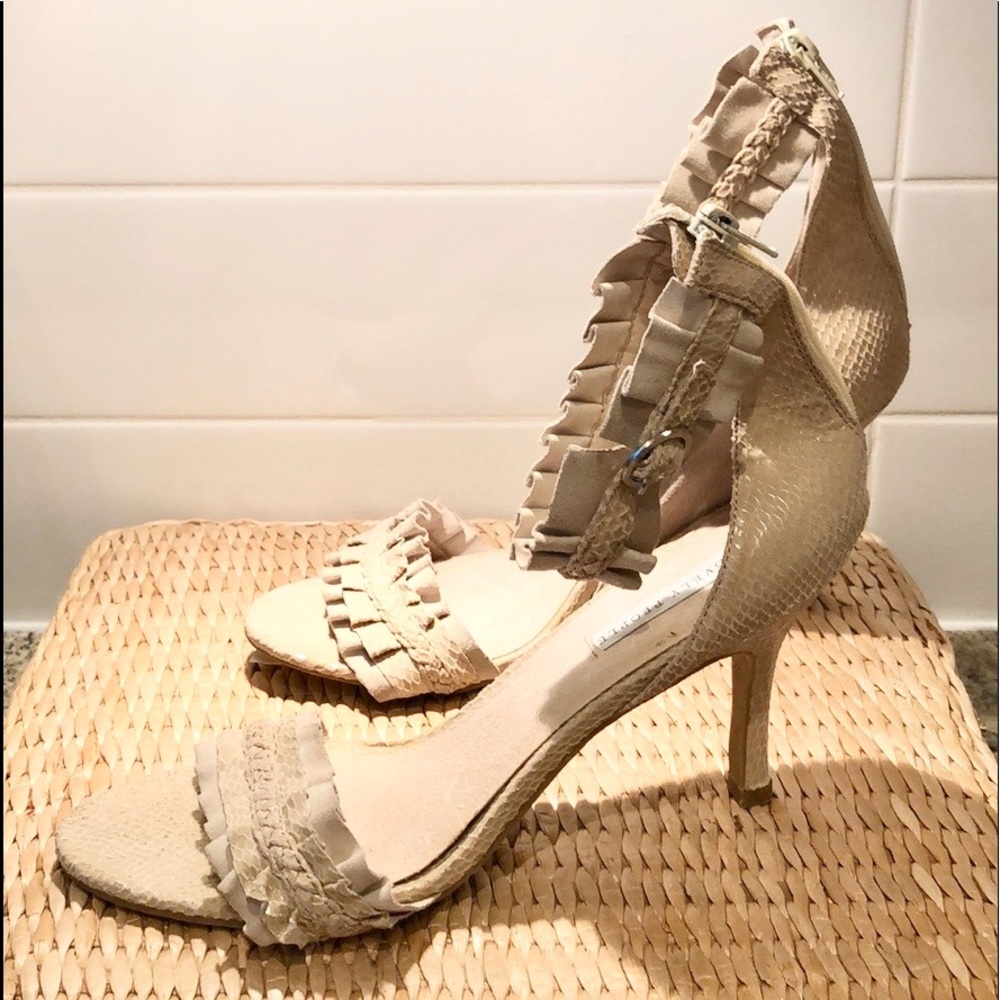 LOVELY PEOPLE  heels, like new!